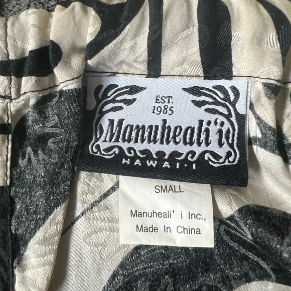 Manuhealii Black and White Tropical Blouse - Picture 7 of 8